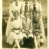 1916 Anna Brown & daughters