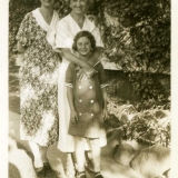1933 Anna Kirchein w. Mildred & Jean