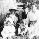 1918 Irene Macgregor William Clarke & Mabel Margaret (Givens) Henderson with babies Jean & Ewart